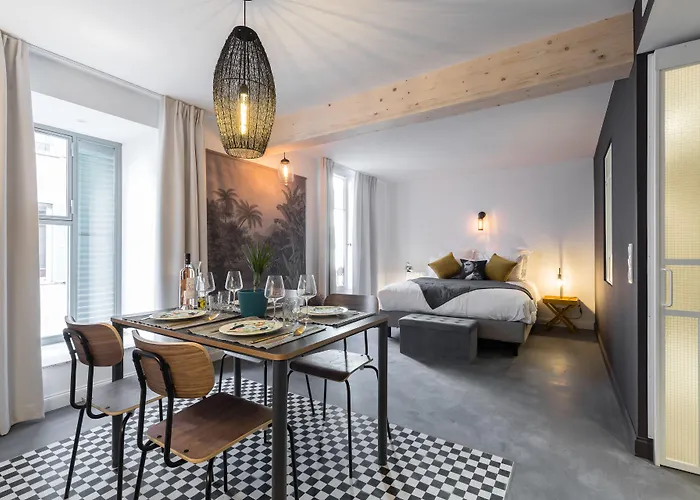 L'Abeille - Boutique Apartments